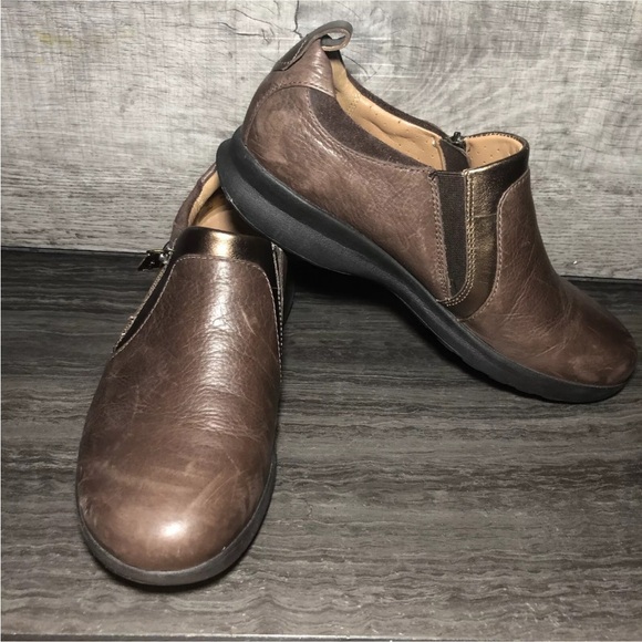 Clarks Unstructured Un Adorn Size 8.5 Side-Zip Slip-Ons Dark Brown W/Bronze Trim - Picture 3 of 11